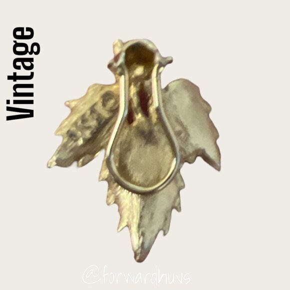 ☑️ Bundle Sale 3 for $15 | Vintage BSK Goldtone Leaf | Clip-On Earrings - Picture 4 of 7